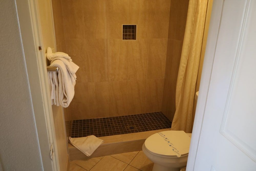 Lambert Inn Standard Room, 2 Queen Beds 6