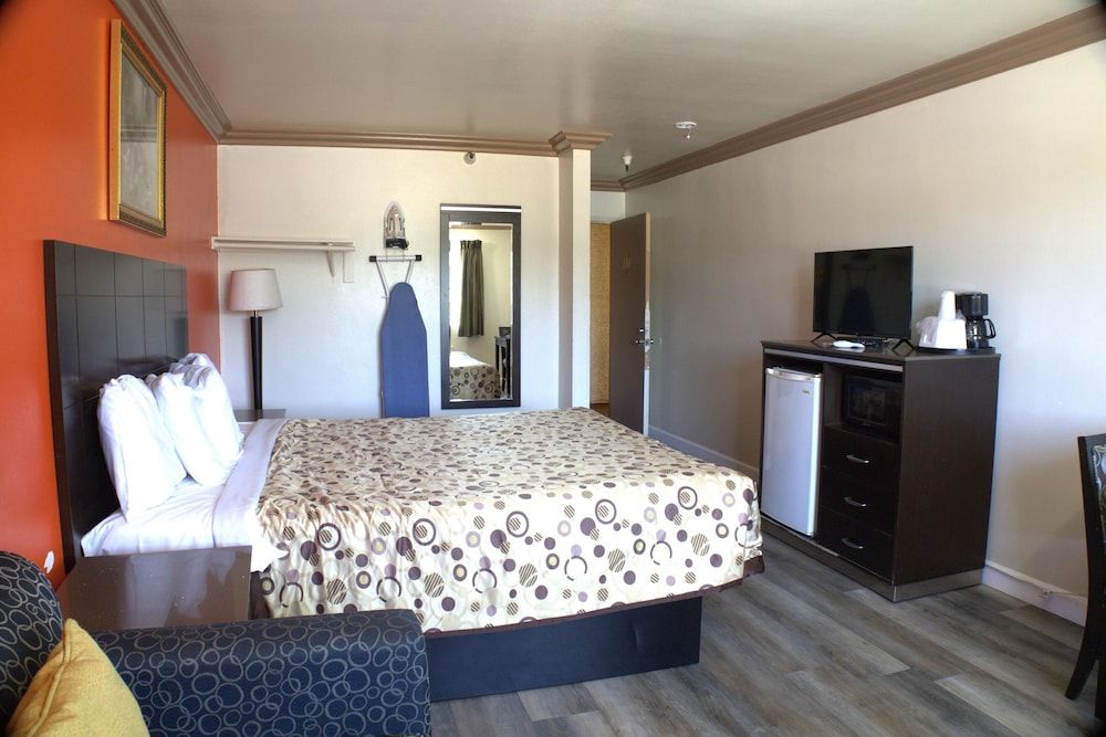 Lambert Inn Standard Room, 1 King Bed 5