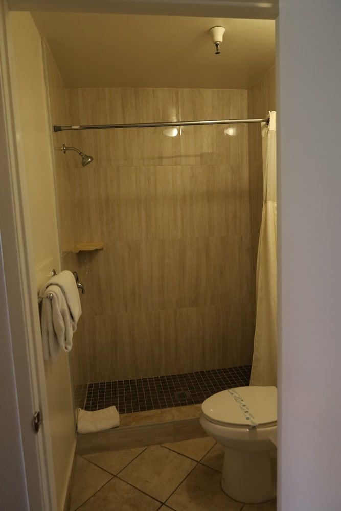 Lambert Inn Standard Room, 1 King Bed 10