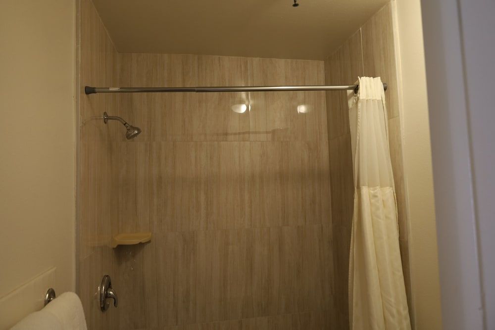 Lambert Inn Standard Room, 1 King Bed 11