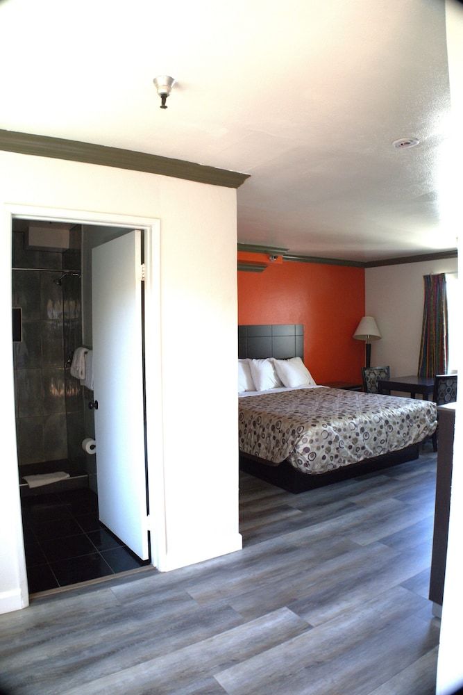 Lambert Inn Standard Room, 1 King Bed 9