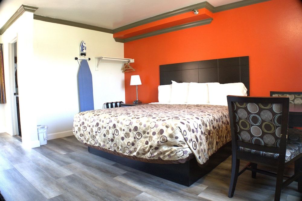 Lambert Inn Standard Room, 1 King Bed 4