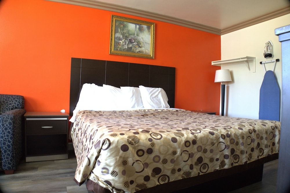 Lambert Inn Standard Room, 1 King Bed 7