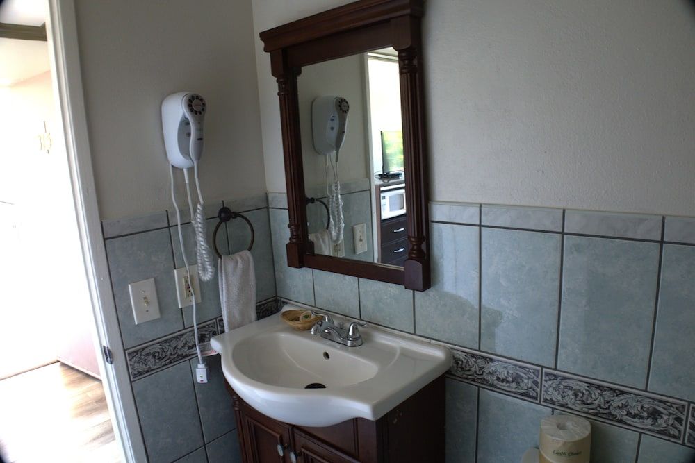 Lambert Inn Standard Room, 1 King Bed 13