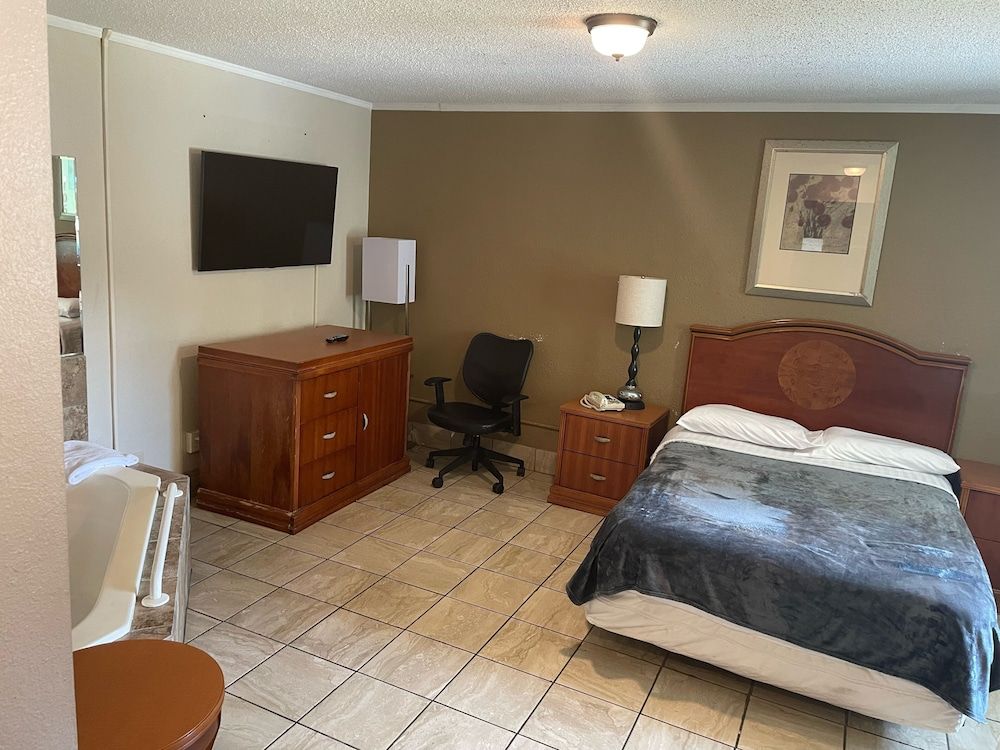 Standard Room, 1 King Bed, Jetted Tub