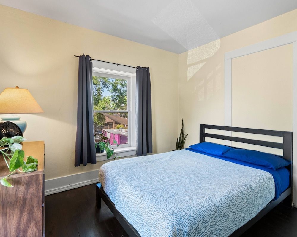 Bunk+Brew Historic Lucas House - Hostel Comfort Double Room, 1 Double Bed, Non Smoking, Corner 2