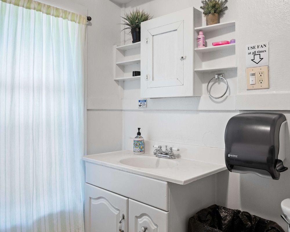 Bunk+Brew Historic Lucas House - Hostel Comfort Double Room, 1 Double Bed, Non Smoking 6