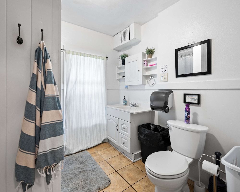 Bunk+Brew Historic Lucas House - Hostel Comfort Double Room, 1 Double Bed, Non Smoking 3