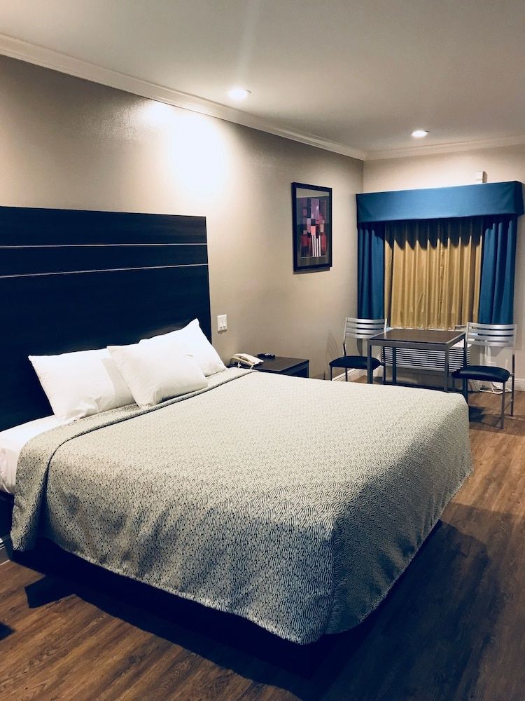 undefined Palace Inn Greenspoint 3