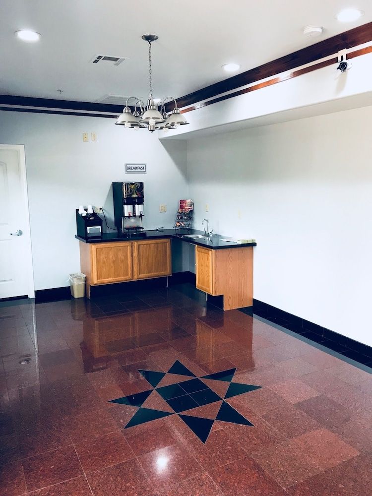 undefined Palace Inn Greenspoint 10