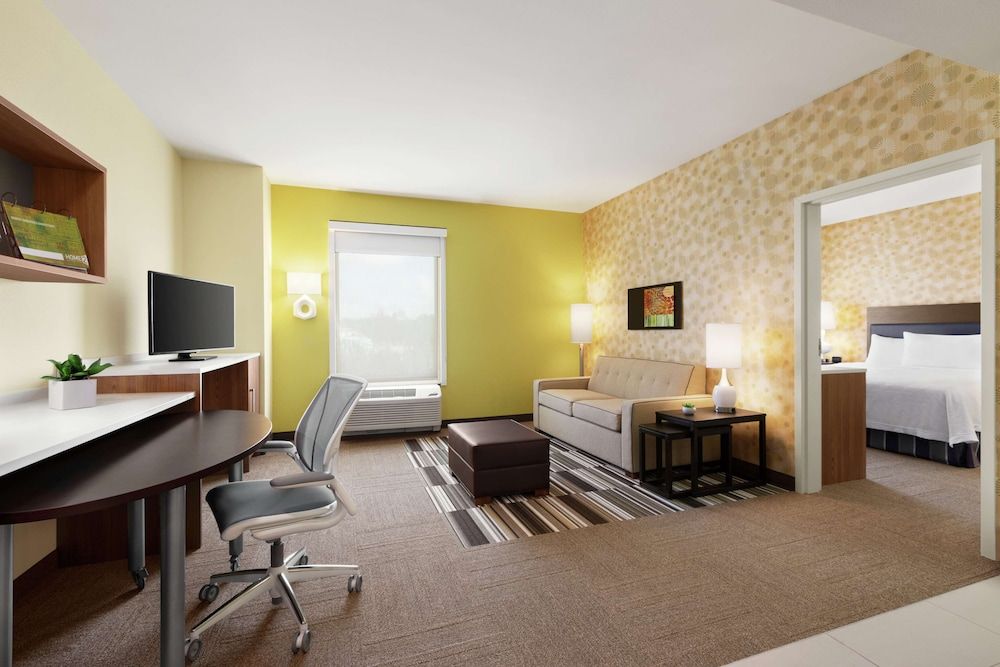 Suite, 1 King Bed, Accessible (Roll-In Shower)