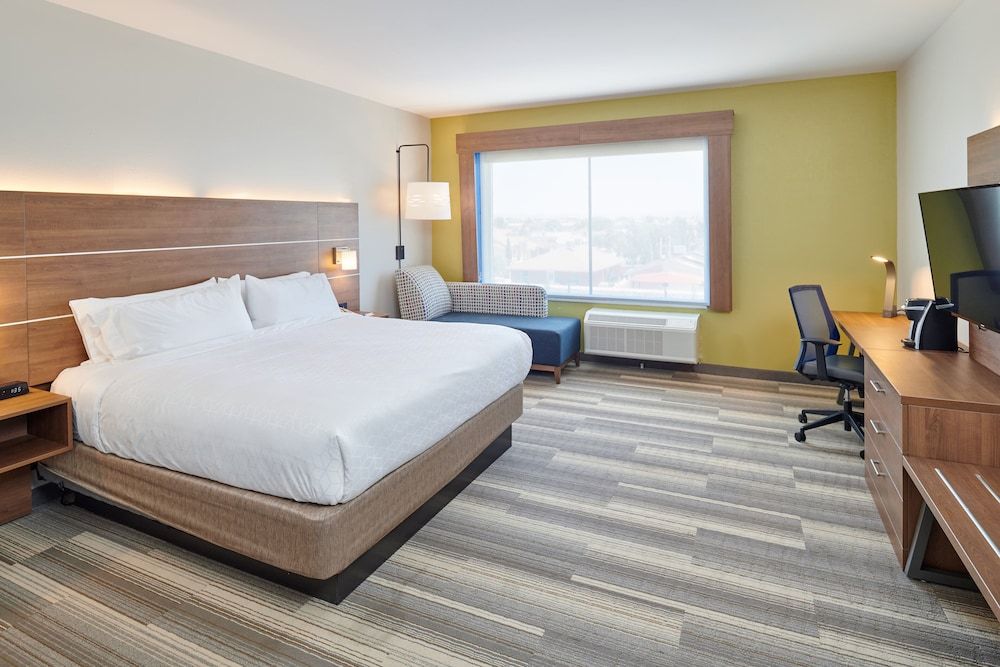 Suite, 1 King Bed (Walk In Shower)