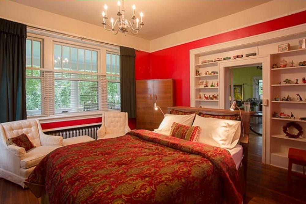 Room, Private Bathroom (Room #1)