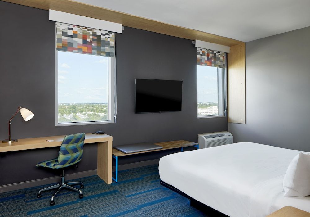 Aloft Miami Aventura Room, 1 King Bed (Mobility/Hearing Accessible, Tub) 4