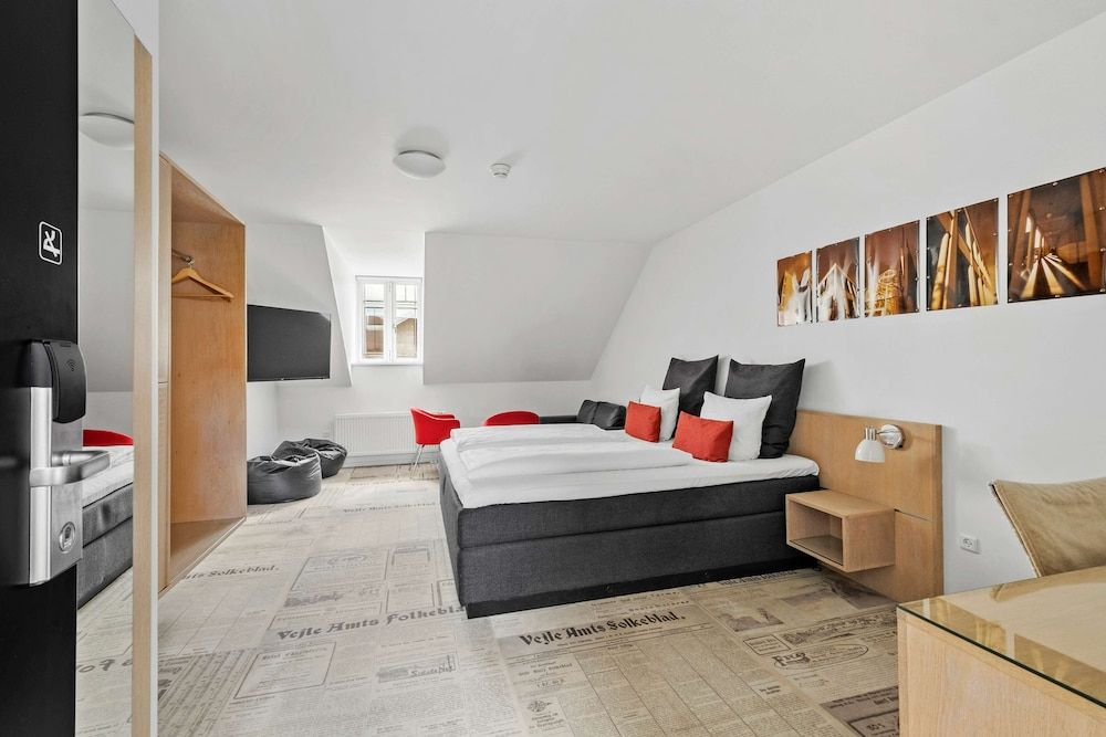 Junior Suite, 1 King Bed, Non Smoking