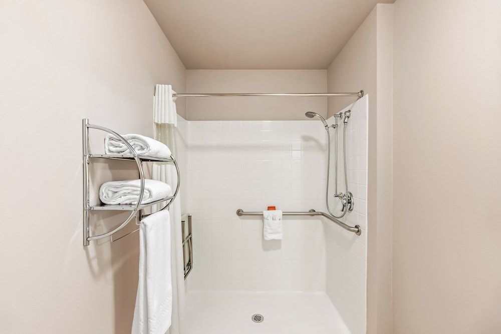 Ledgestone Suites Hotel Elko Comfort Suite, 1 Queen Bed, Accessible Roll-in Shower 5