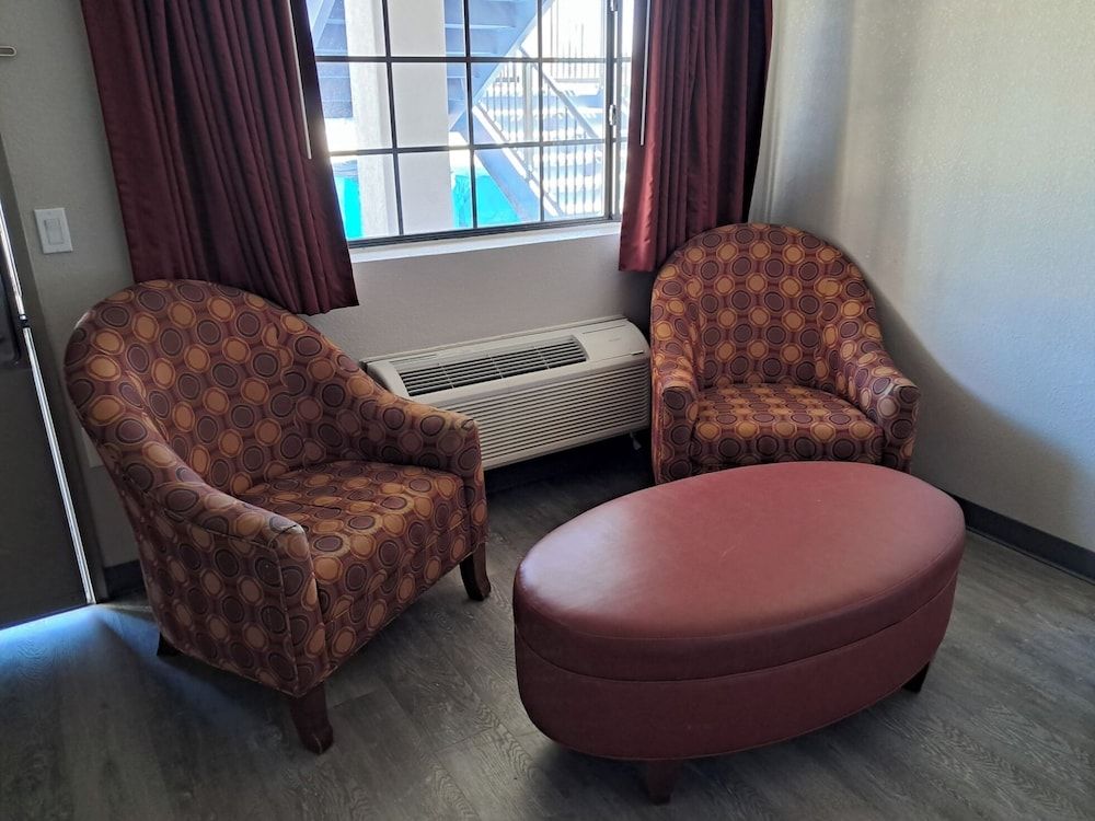 Days Inn by Wyndham Safford, AZ Room, 1 King Bed, Non Smoking 5