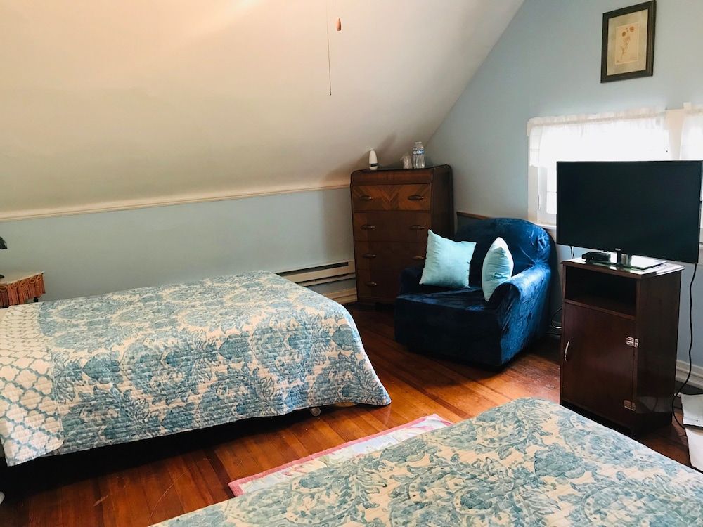 Six Acres Bed & Breakfast