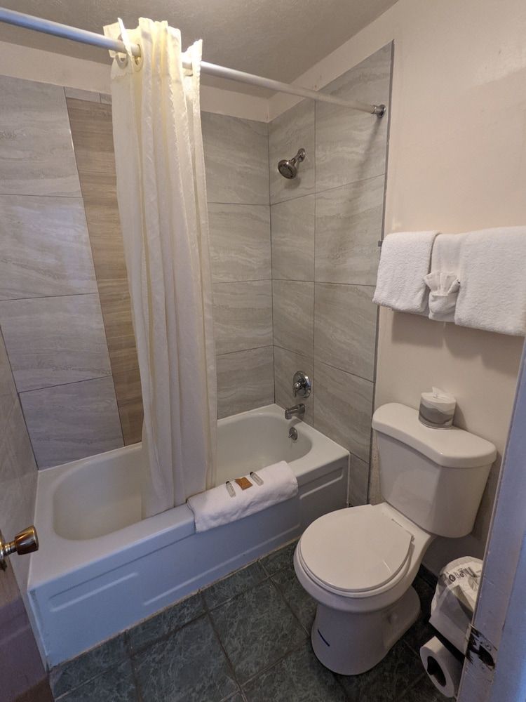 Western Inn Standard Double Room, 1 Bedroom, Refrigerator & Microwave, Mountain View 4