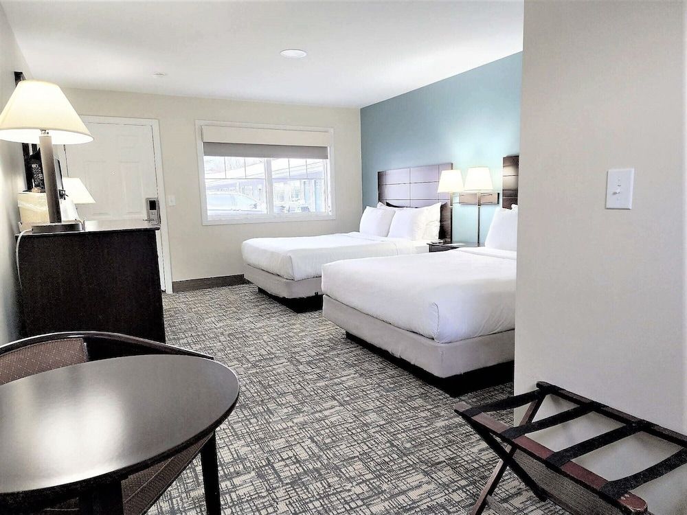 Top Notch Inn Deluxe Room, 2 Queen Beds 2