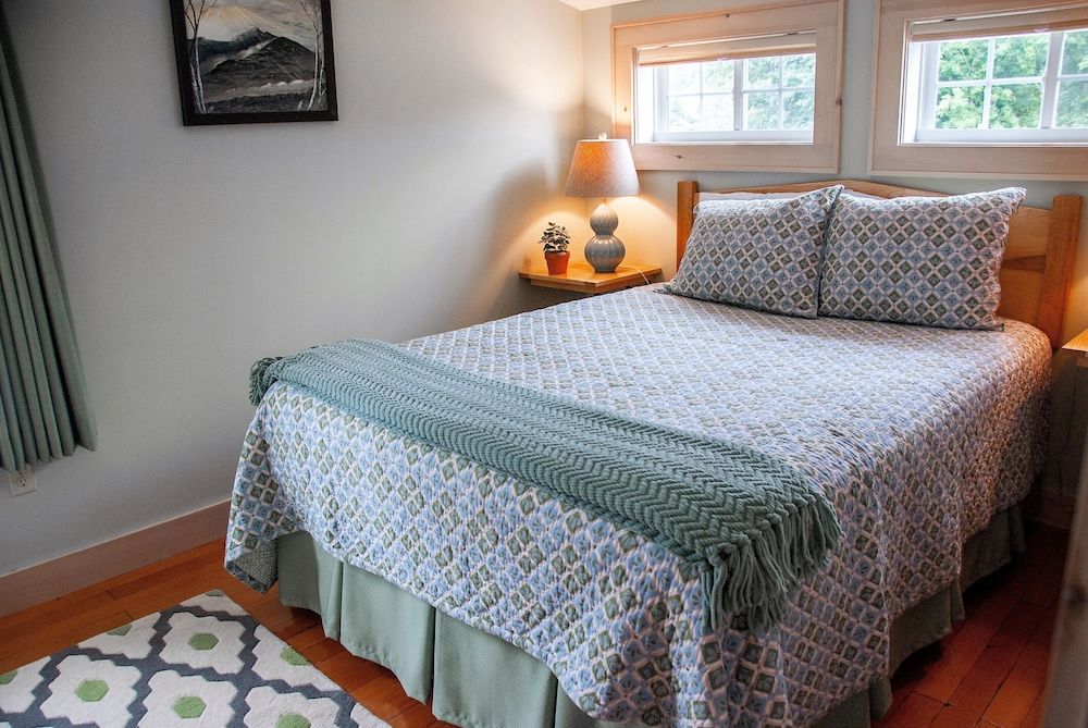 Top Notch Inn Cottage, Multiple Beds (Mt Moriah Cottage) 3