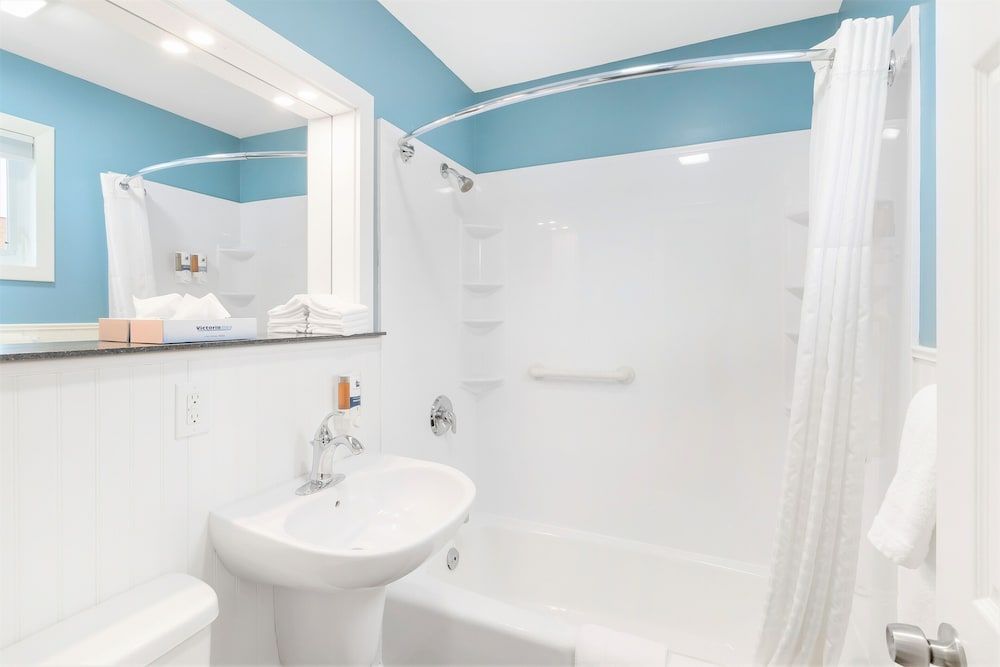 Top Notch Inn Standard Room, 2 Queen Beds 4