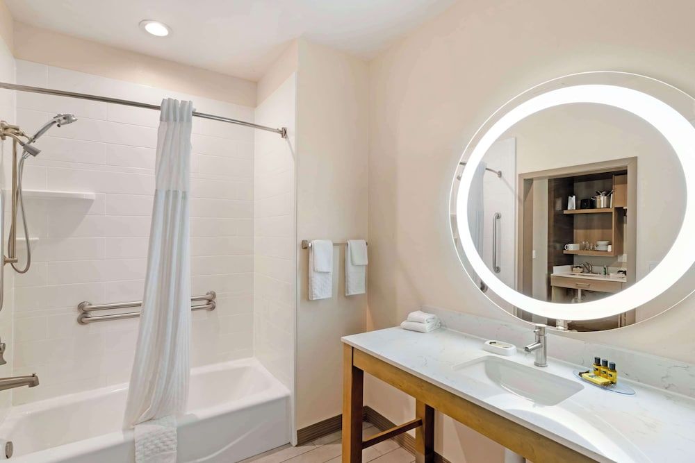 Suite, 2 Queen Beds, Accessible, Kitchen (with Sofabed)