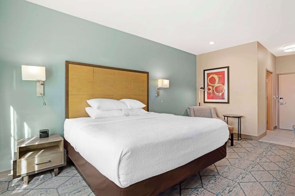 Standard Room, 1 King Bed, Non Smoking, Refrigerator & Microwave