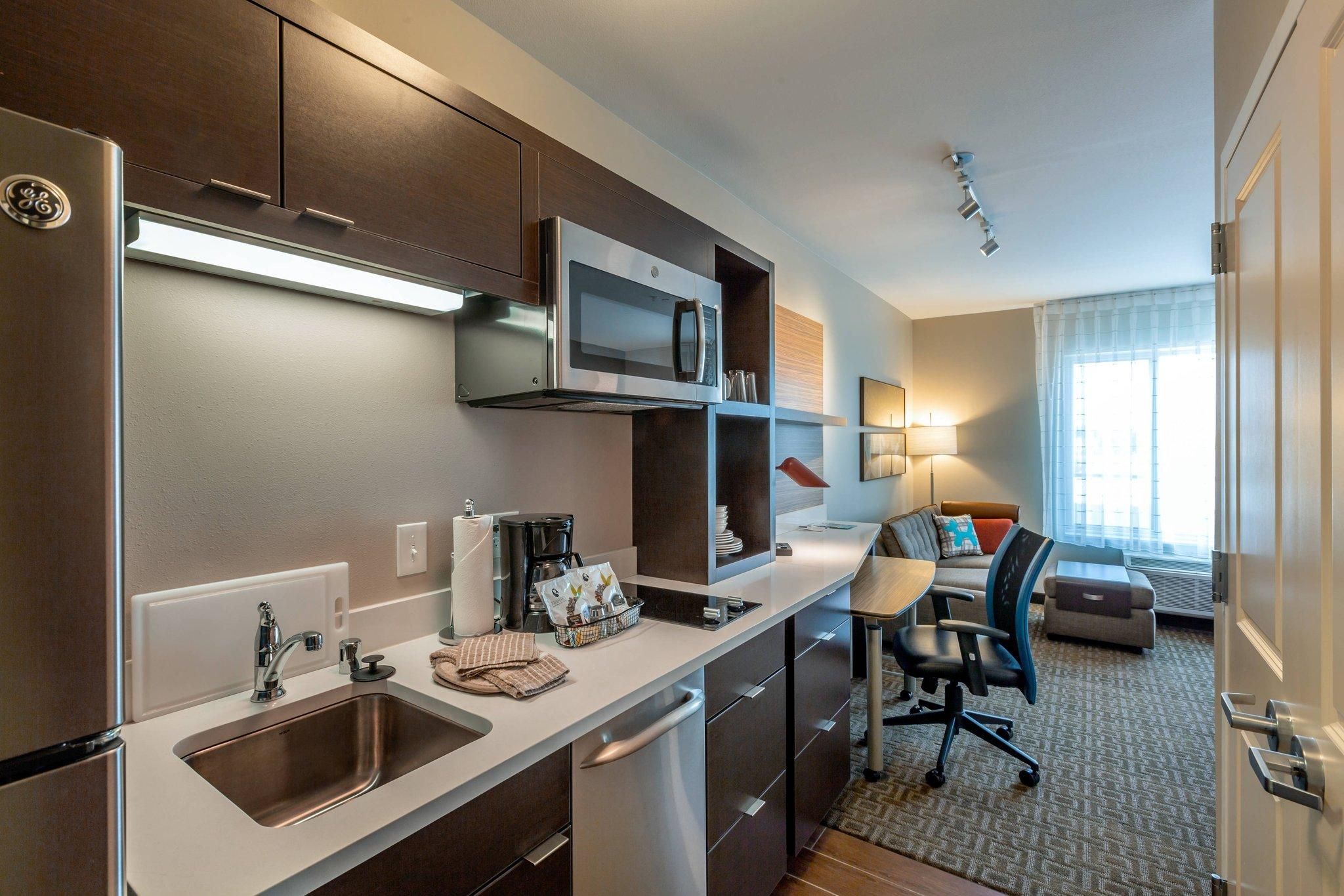 1 Bedroom Suite, 1 Queen, Sofa bed