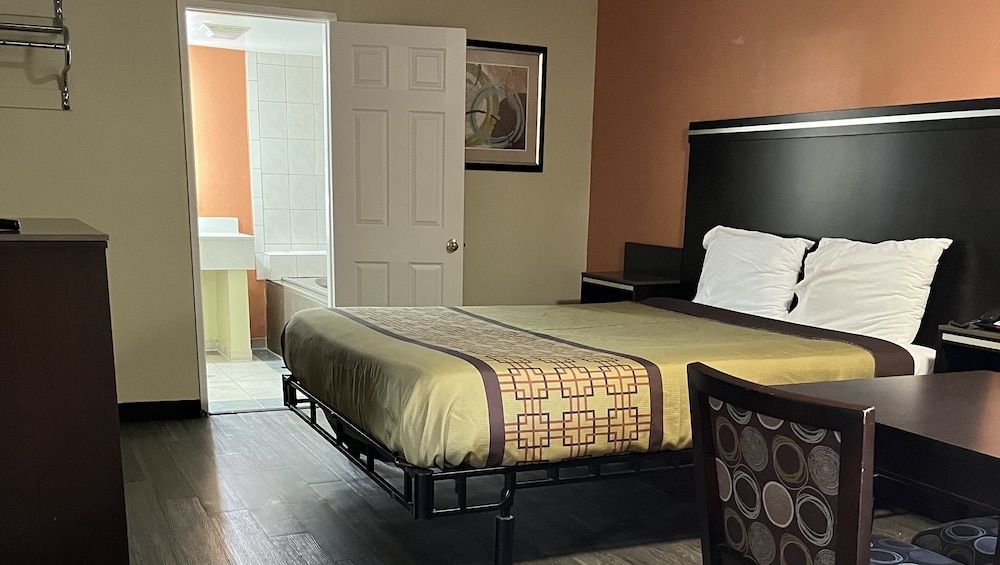 Rivera Inn & Suites Motel Pico Rivera Room, 1 King Bed, Accessible, Non Smoking 8