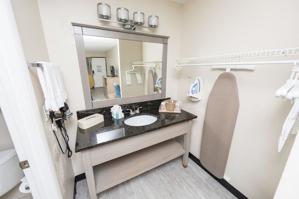 Deluxe Room, 1 King Bed with Sofa bed