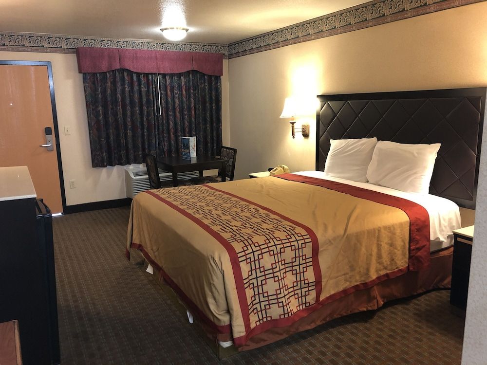 Room, 1 King Bed, Non Smoking