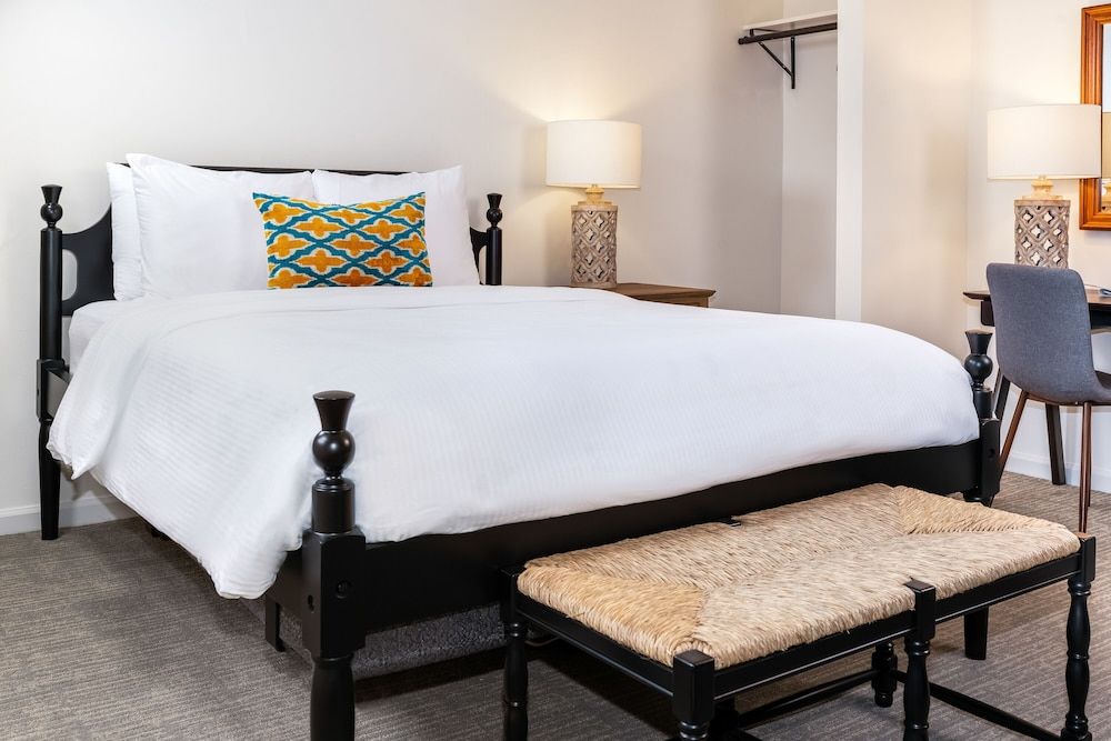 The Ellery Deluxe Room, 1 Queen Bed