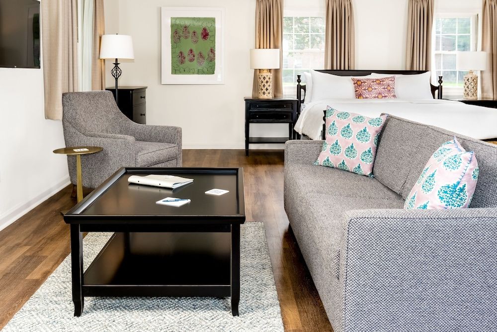 The Ellery Deluxe Suite, 1 King Bed 4