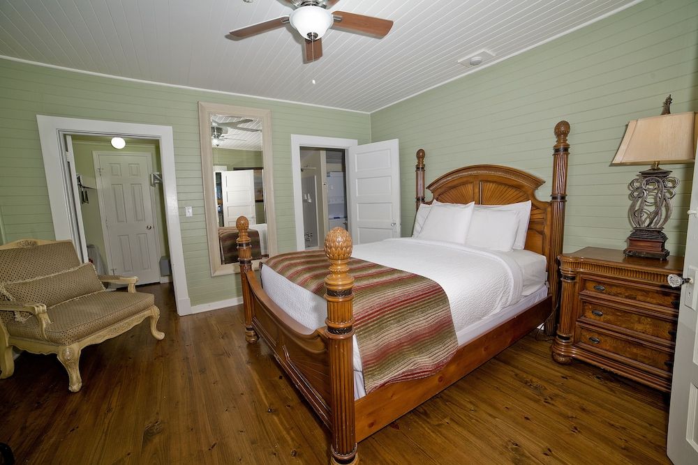 Desoto Beach Terraces Family Room 2