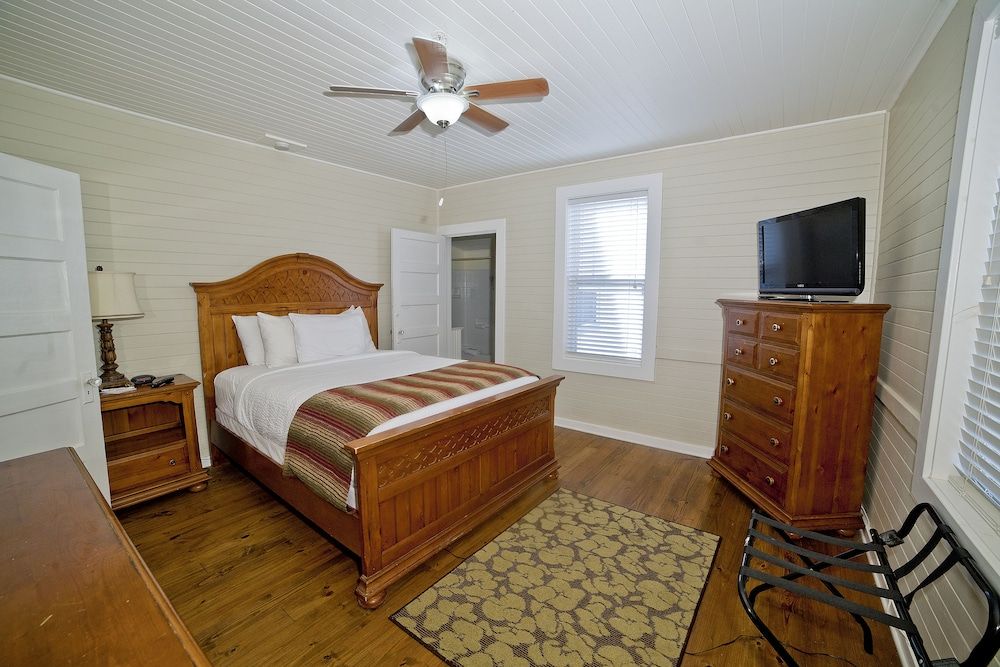 Desoto Beach Terraces Family Room 3