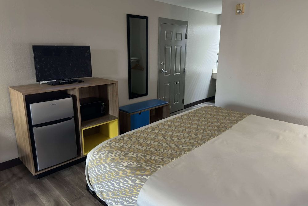 Room, 1 King Bed, Non Smoking