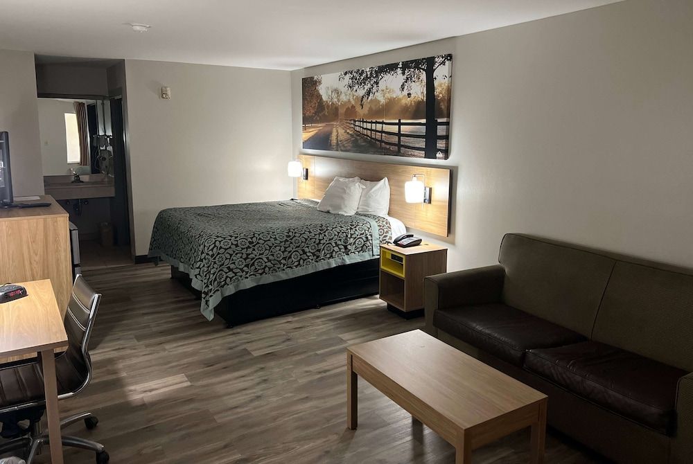Suite, 1 King Bed, Accessible, Smoking (Mobility)