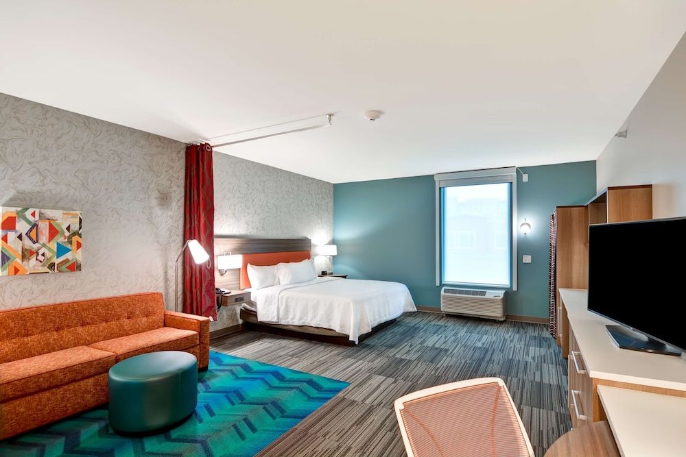 Suite, 1 King Bed, Accessible, Bathtub