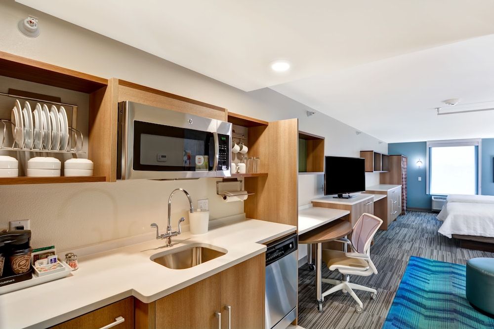 Studio, 1 King Bed, Accessible (Mobility & Hearing, Roll-in Shower)