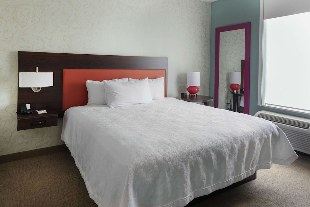Suite, 1 King Bed, Accessible (Roll-in Shower)