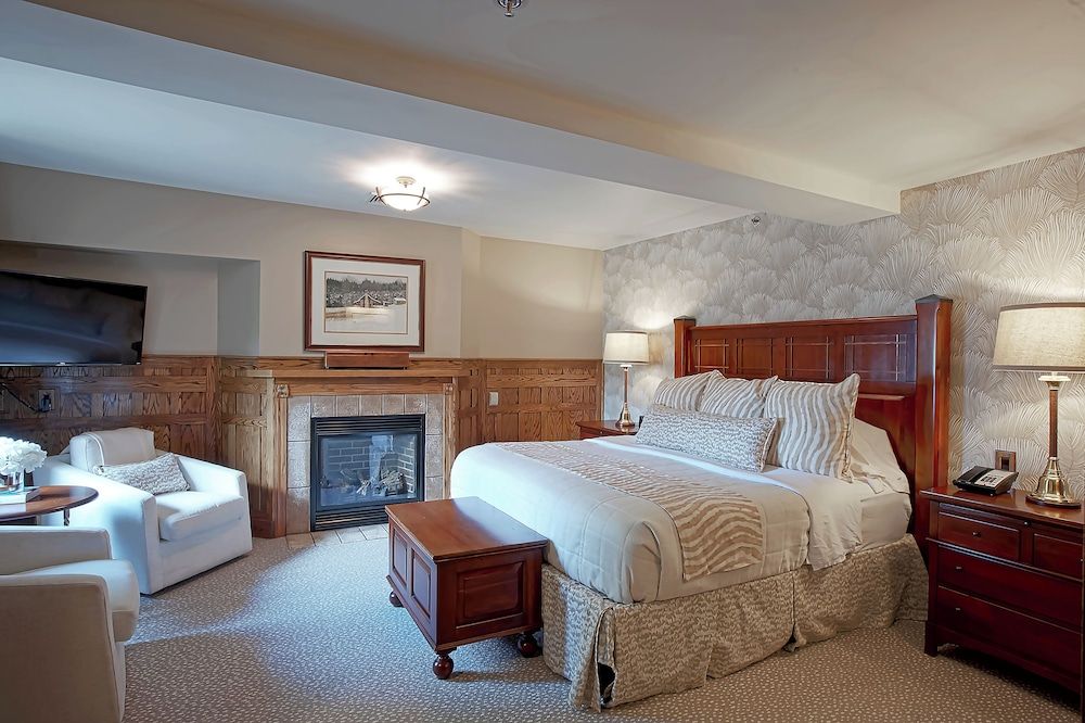 Superior Room, 1 Queen Bed, Fireplace