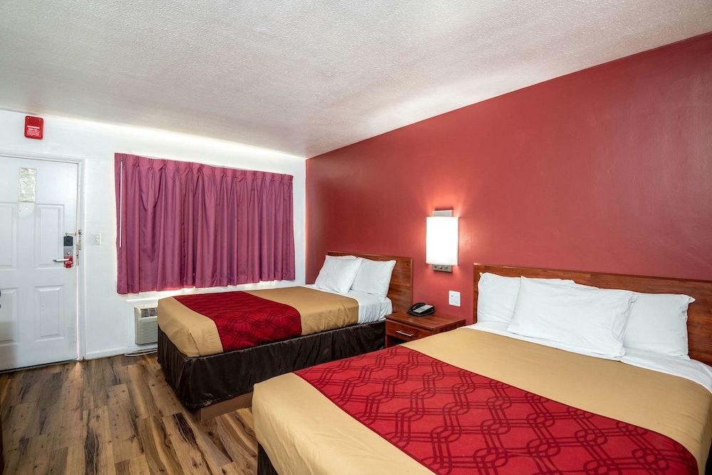 undefined Econo Lodge near the University of Arizona 5