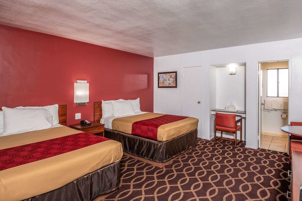 undefined Econo Lodge near the University of Arizona 7