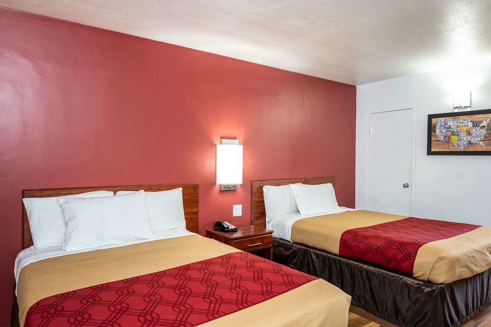 undefined Econo Lodge near the University of Arizona 3