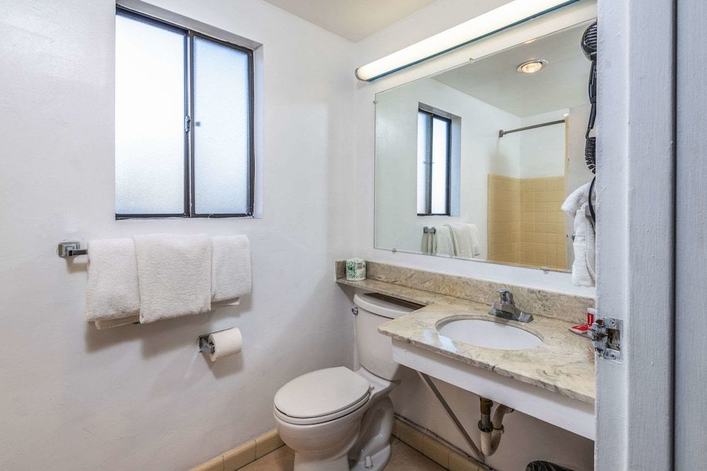 undefined Econo Lodge near the University of Arizona 6