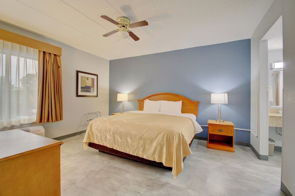 Suite, 1 King Bed with Sofa bed, Non Smoking (2 person Sofabed)