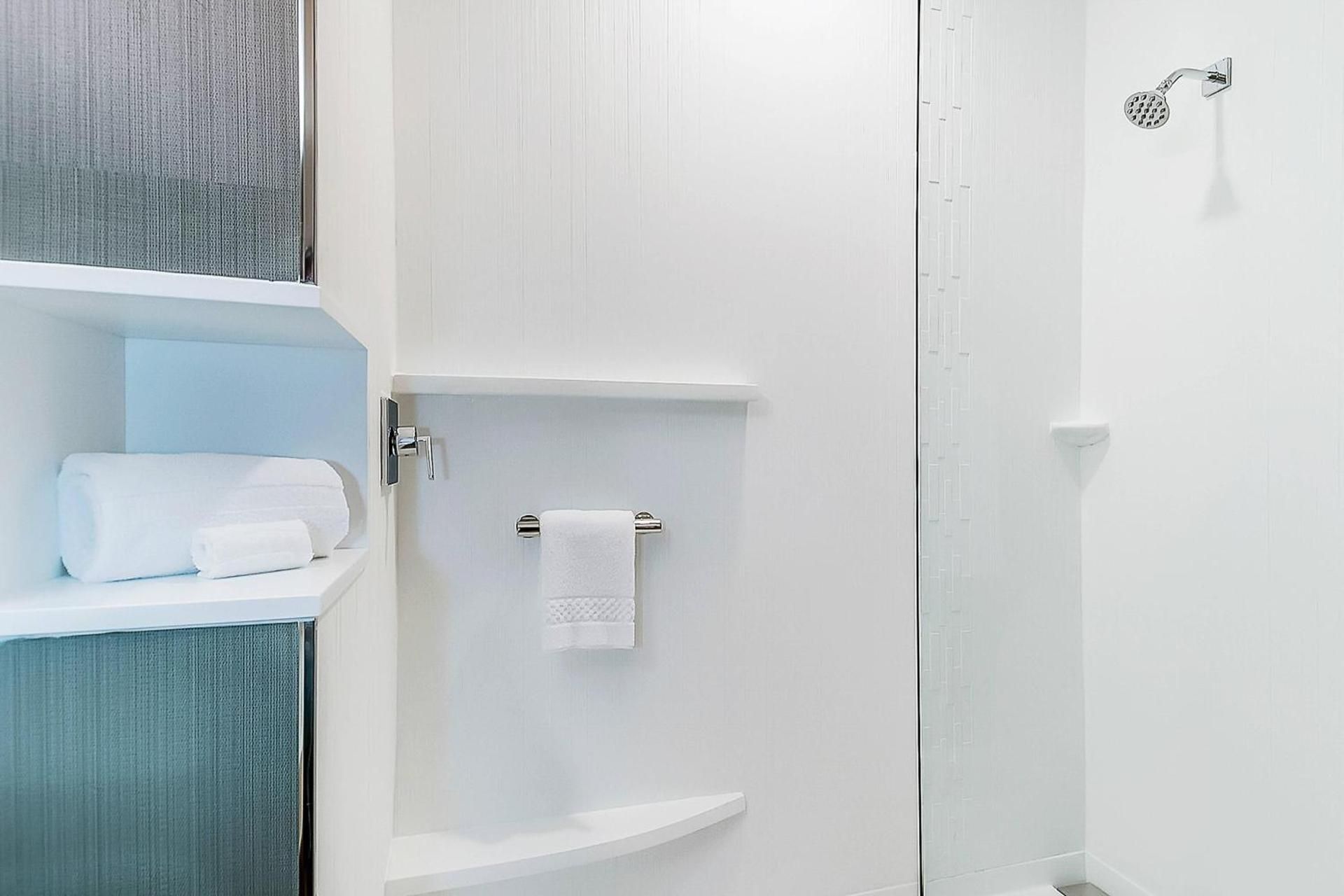 Courtyard by Marriott Longview North King Room with Sofa Bed - Hearing Accessible 3