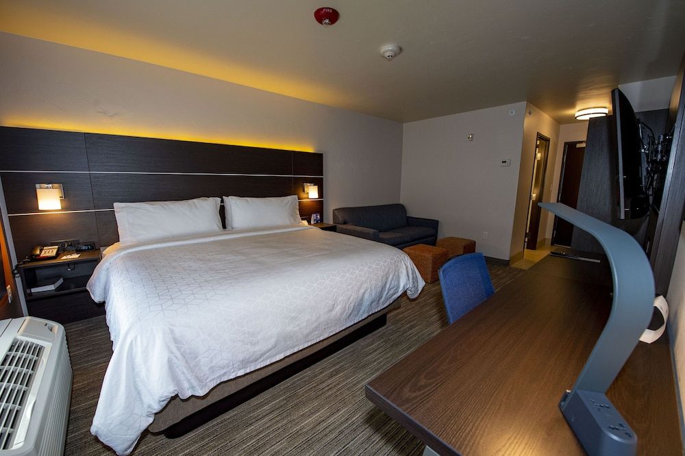 Standard Room, 1 King Bed, Accessible, Non Smoking (Communications, Accessible Tub)
