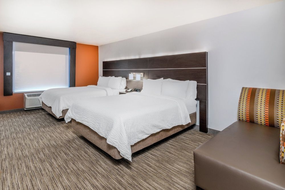 Suite, 2 Queen Beds, Accessible Bathtub, Non Smoking (Communications, Accessible Tub)